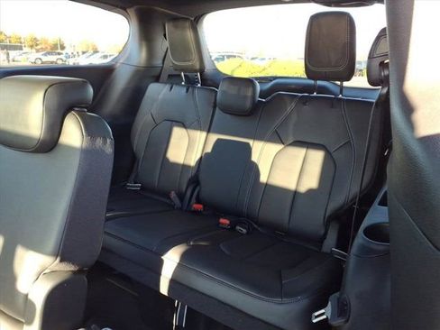 New 2026 Chrysler Pacifica Select w/ S Appearance Package FWD image 17