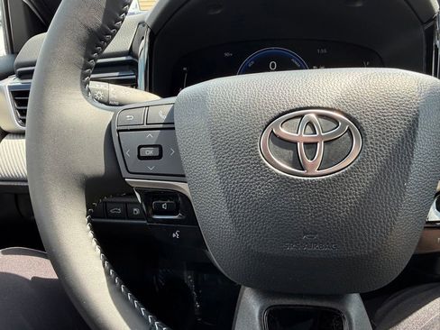 Used 2025 Toyota Camry SE AWD/4WD image 24