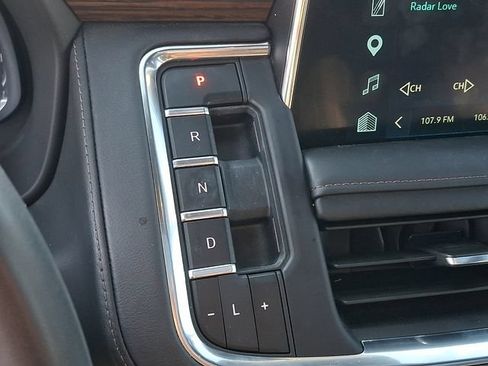 Used 2024 Chevrolet Tahoe High Country AWD/4WD image 12