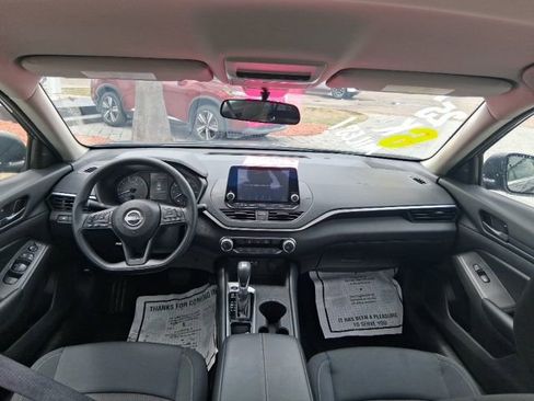 Used 2025 Nissan Altima 2.5 S FWD image 11