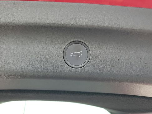 Used 2021 Tesla Model Y Long Range image 11