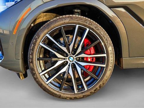 Used 2022 BMW X6 M50i w/ Dynamic Handling Package image 9