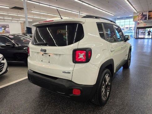Used 2016 Jeep Renegade Latitude FWD image 4