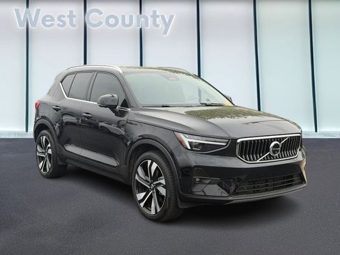 Certified 2025 Volvo XC40 B5 Plus AWD/4WD image 2