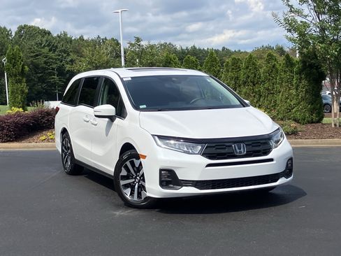 Certified 2025 Honda Odyssey EX-L image 2