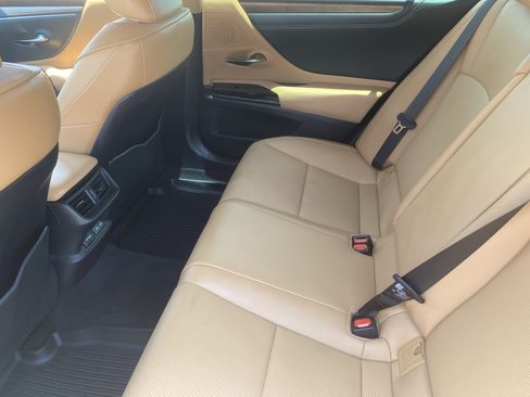 Used 2024 Lexus ES 350 w/ Premium Package FWD image 17