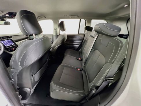 Used 2023 Jeep Grand Cherokee Laredo w/ Luxury Tech Group I image 23