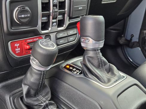 Used 2024 Jeep Gladiator Rubicon AWD/4WD image 30
