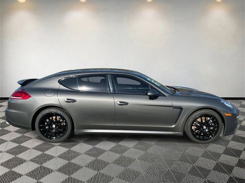Used 2016 Porsche Panamera 2 image 2