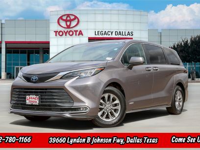 Used 2021 Toyota Sienna XLE