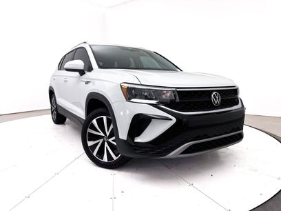 Used 2023 Volkswagen Taos SE w/ Panoramic Sunroof Package