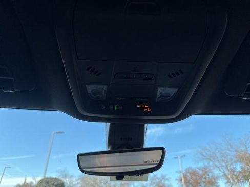 Used 2022 Buick Enclave Premium image 9