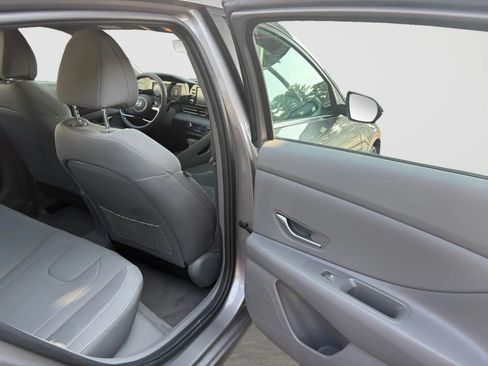 Used 2021 Hyundai Elantra SEL w/ Convenience + Premium Package FWD image 17