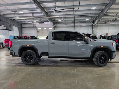 Used 2024 GMC Sierra 2500 AT4 w/ AT4 Premium Plus Package AWD/4WD image 2