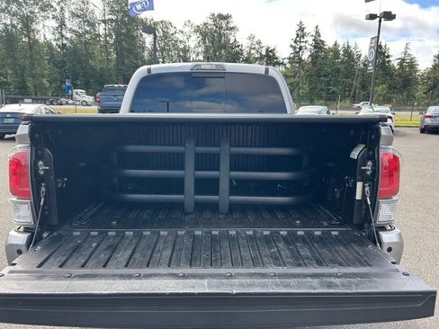 Used 2020 Toyota Tacoma TRD Off-Road w/ Technology Package AWD/4WD image 22