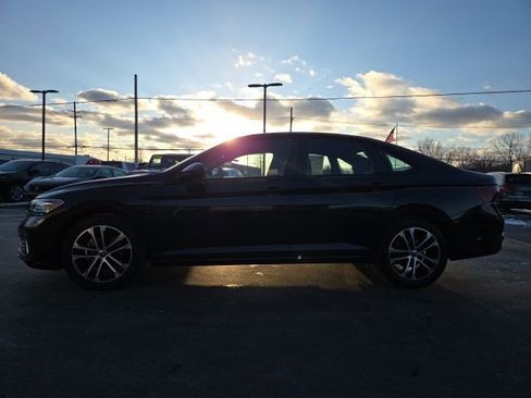 Certified 2022 Volkswagen Jetta Sport image 4