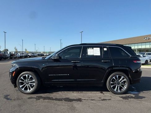 Used 2023 Jeep Grand Cherokee Overland AWD/4WD image 9