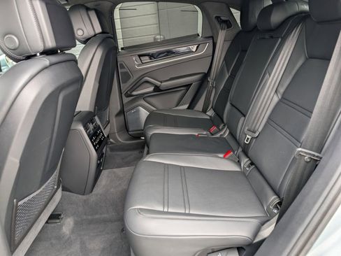 Certified 2025 Porsche Cayenne Turbo image 25