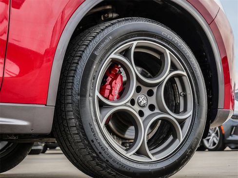 Used 2024 Alfa Romeo Stelvio Ti image 9