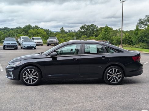 Used 2025 Volkswagen Jetta SE w/ Sunroof Package FWD image 6