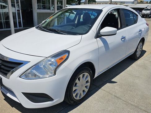 Used 2018 Nissan Versa SV FWD image 1