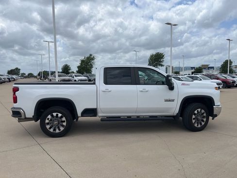 Used 2024 Chevrolet Silverado 2500 LT w/ Texas Edition AWD/4WD image 6
