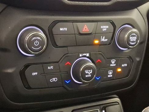 Used 2022 Jeep Renegade Limited w/ Sun, Sound & Wheels Group image 18