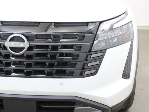 New 2026 Nissan Pathfinder Platinum FWD image 8