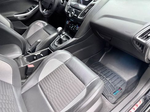 Used 2018 Ford Focus ST w/ Equipment Group 401A FWD image 11