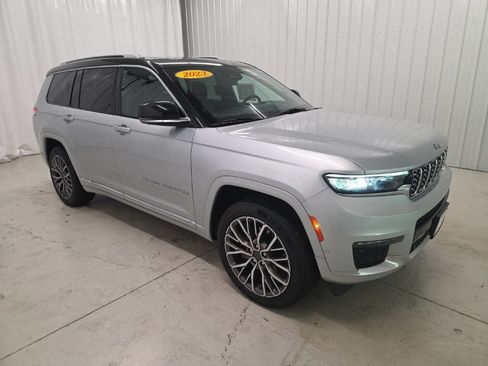 Used 2023 Jeep Grand Cherokee L Summit AWD/4WD image 7