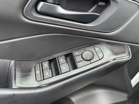 Used 2025 Nissan Rogue S FWD image 15