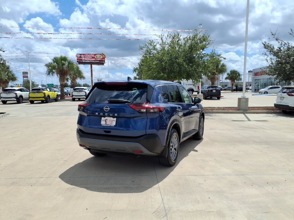 Used 2023 Nissan Rogue S FWD image 5