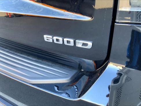 Used 2023 Cadillac Escalade ESV Luxury RWD image 8