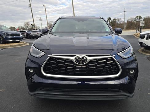Used 2022 Toyota Highlander XLE image 8