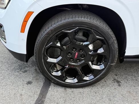 New 2026 GMC Yukon XL Denali Ultimate AWD/4WD image 9