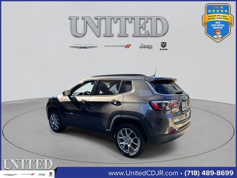 Certified 2022 Jeep Compass Latitude image 6