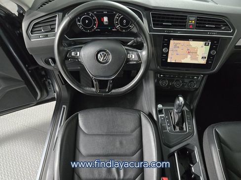 Used 2018 Volkswagen Tiguan SEL Premium image 16