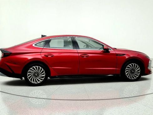 Used 2025 Hyundai Sonata Limited FWD image 4