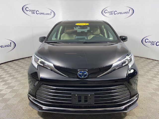 Used 2021 Toyota Sienna Limited AWD/4WD image 2