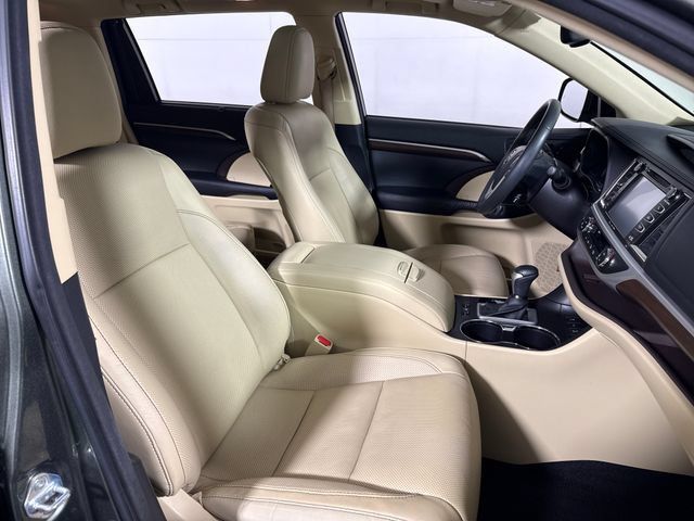 Used 2016 Toyota Highlander Limited Platinum AWD/4WD image 15