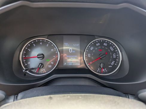 Used 2022 Toyota RAV4 XLE Premium image 17