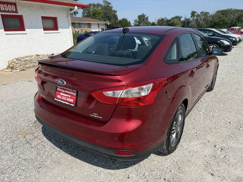 Used 2014 Ford Focus SE w/ SE Sport Package FWD image 3