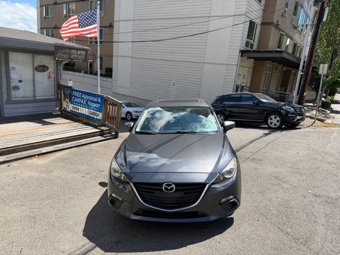 Used 2014 MAZDA MAZDA3 i Touring w/ Moonroof Package 1 FWD image 3