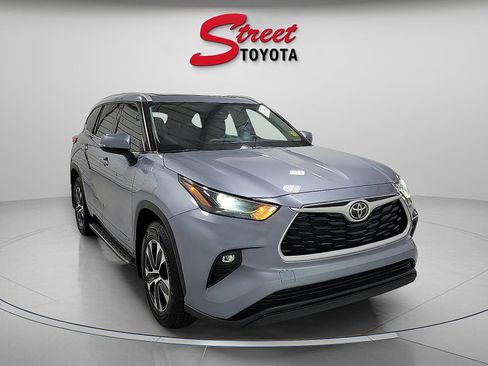 Used 2022 Toyota Highlander XLE image 5