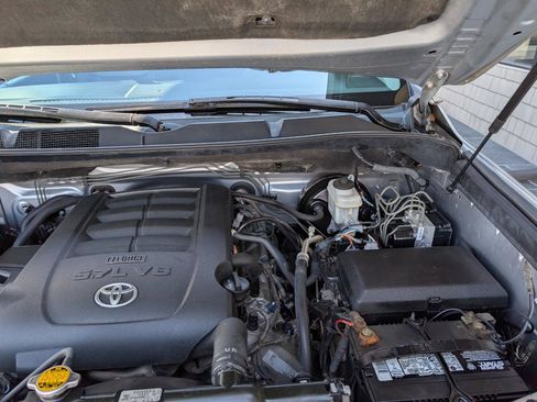 Used 2014 Toyota Tundra Limited w/ Limited Premium Package image 23