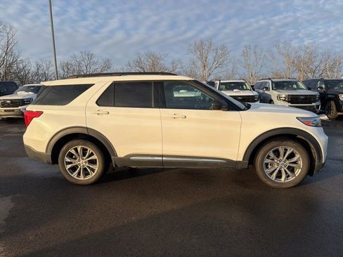 Used 2023 Ford Explorer XLT w/ Equipment Group 202A image 5