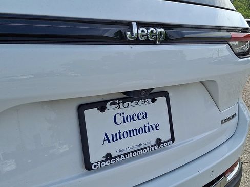 Used 2023 Jeep Grand Cherokee Laredo X AWD/4WD image 30