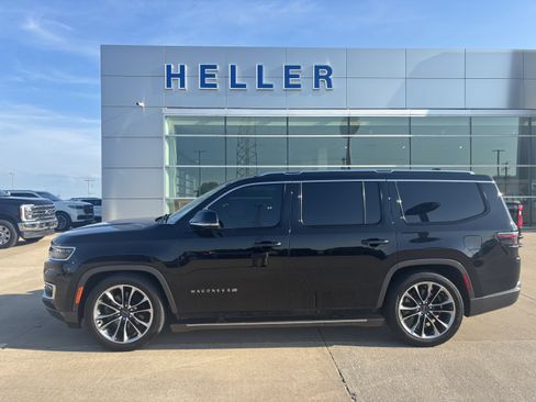 Used 2022 Jeep Wagoneer Series III w/ Premium Group I AWD/4WD image 3