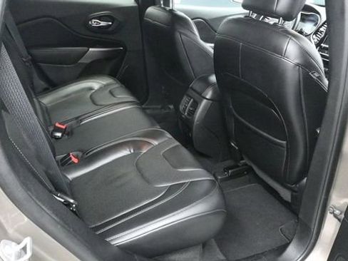 Used 2019 Jeep Cherokee Limited AWD/4WD image 10