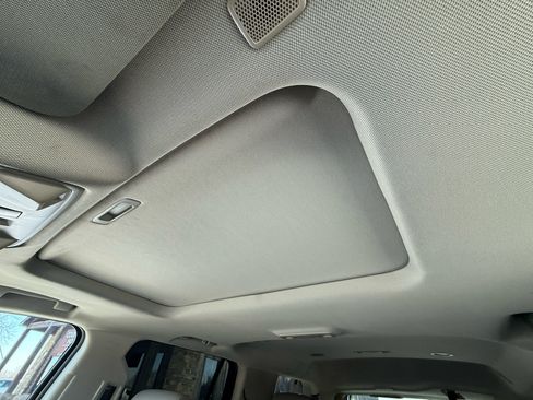 Used 2017 GMC Yukon SLT w/ Enhanced Security Package image 35